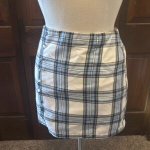 Plaid skirt with buttons
